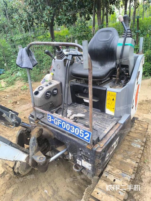 驾驶室整体(整机外观) 驾驶室整体(整机外观)