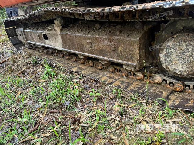 单侧履带整体(整机外观) 单侧履带整体(整机外观)