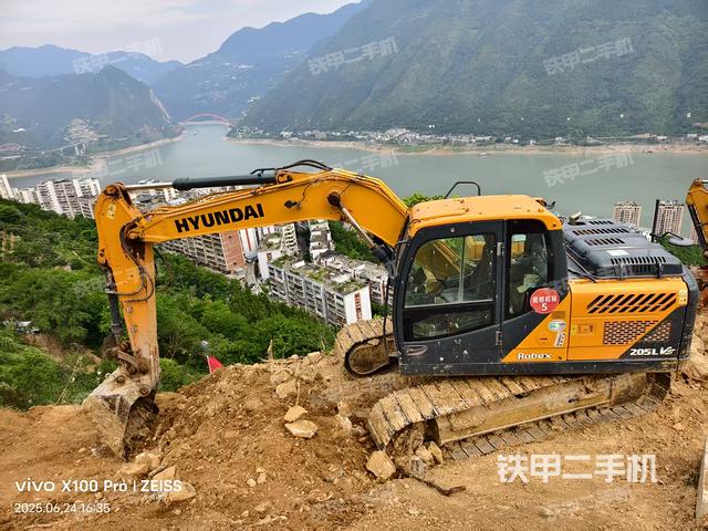 現(xiàn)代R150LVS挖掘機