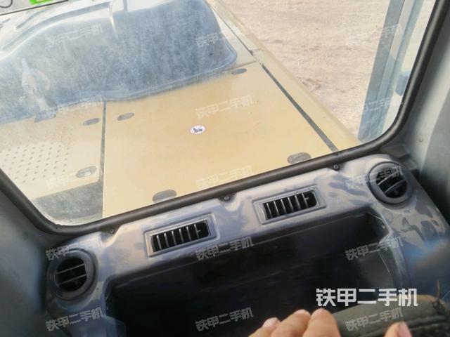 座椅后部(驾驶室部分) 座椅后部(驾驶室部分)