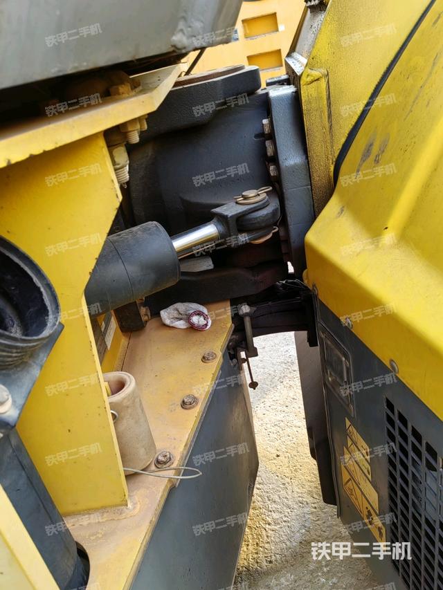 正后侧（压路机前后车架）