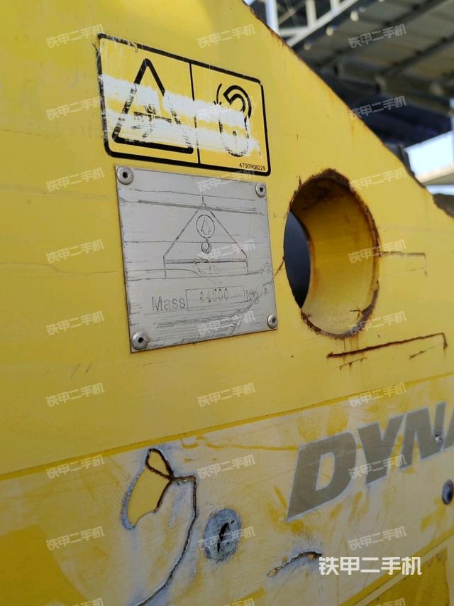 铰接正右侧（压路机前后车架）