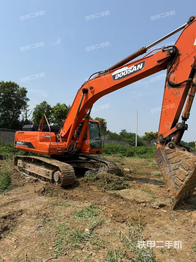 整机右后45°(整机外观) 整机右后45°(整机外观)