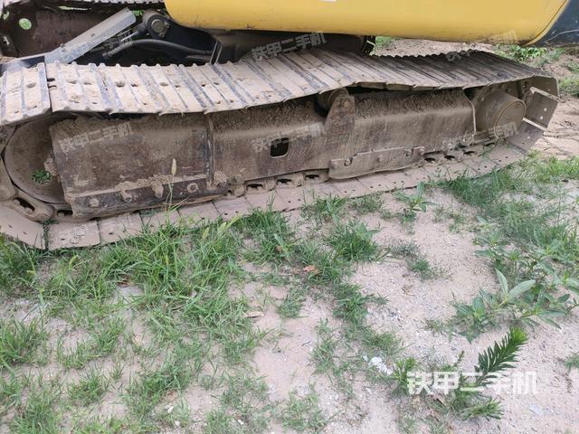 单侧履带整体(整机外观) 单侧履带整体(整机外观)