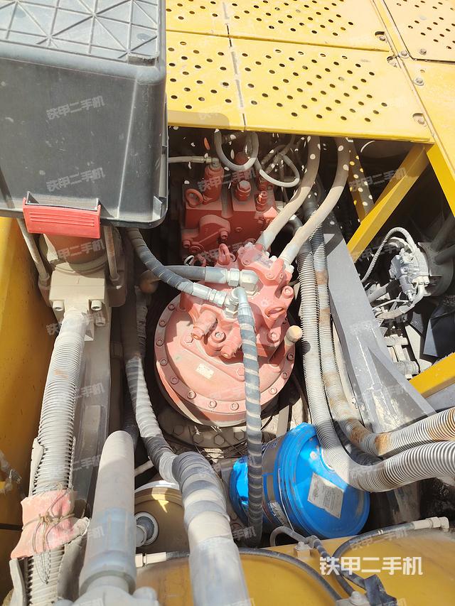 回转马达和主控阀（整机外观）