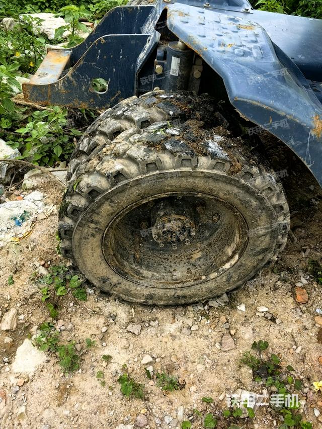 右驱动轮(行走机构) 右驱动轮(行走机构)