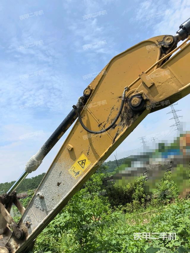 小臂整体左后(工作和回转装置) 小臂整体左后(工作和回转装置)