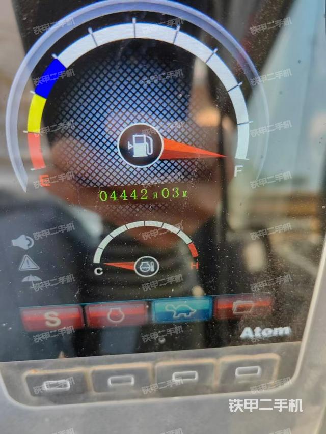 驾驶室整体(整机外观) 驾驶室整体(整机外观)