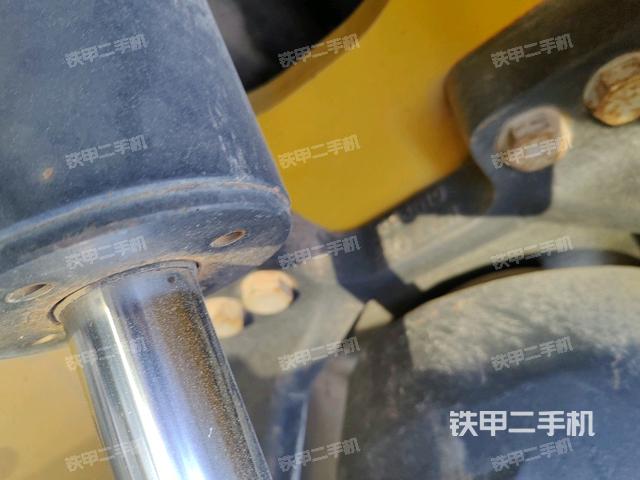 正后侧（压路机前后车架）