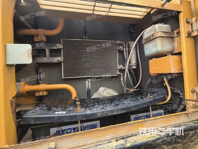 散热器正面(大件舱室) 散热器正面(大件舱室)