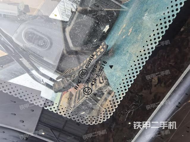 后窗玻璃角标(驾驶室部分) 后窗玻璃角标(驾驶室部分)