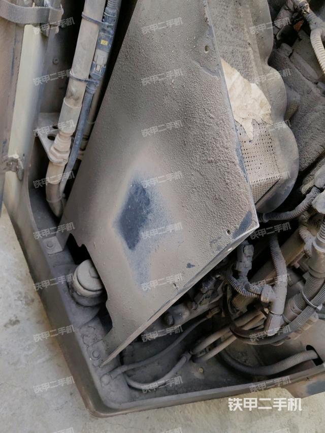 发动机舱液压泵全景（压路机发动机舱）