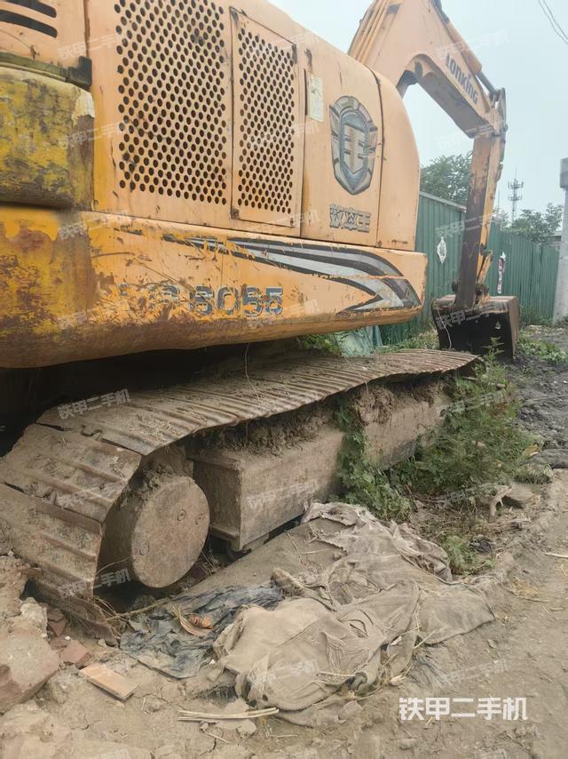 单侧履带整体(整机外观) 单侧履带整体(整机外观)