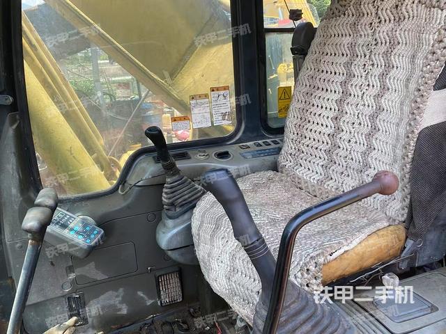 驾驶室整体(整机外观) 驾驶室整体(整机外观)