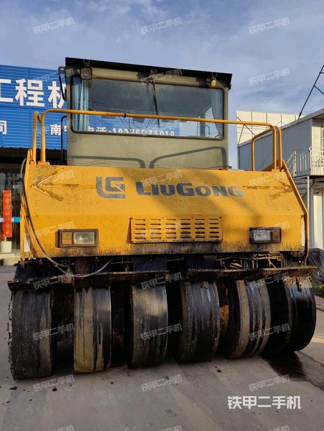 左后45°（压路机整机外观）