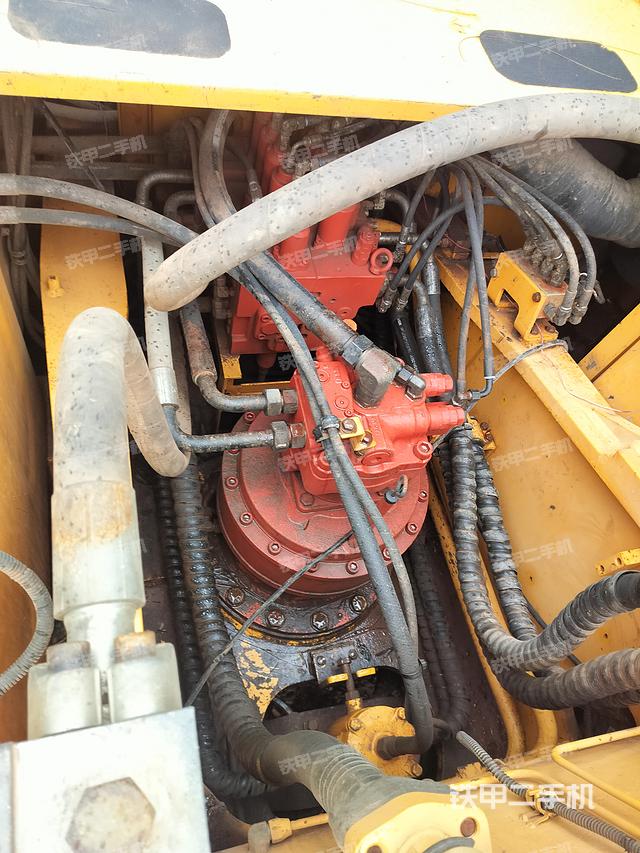 回转马达和主控阀（整机外观）