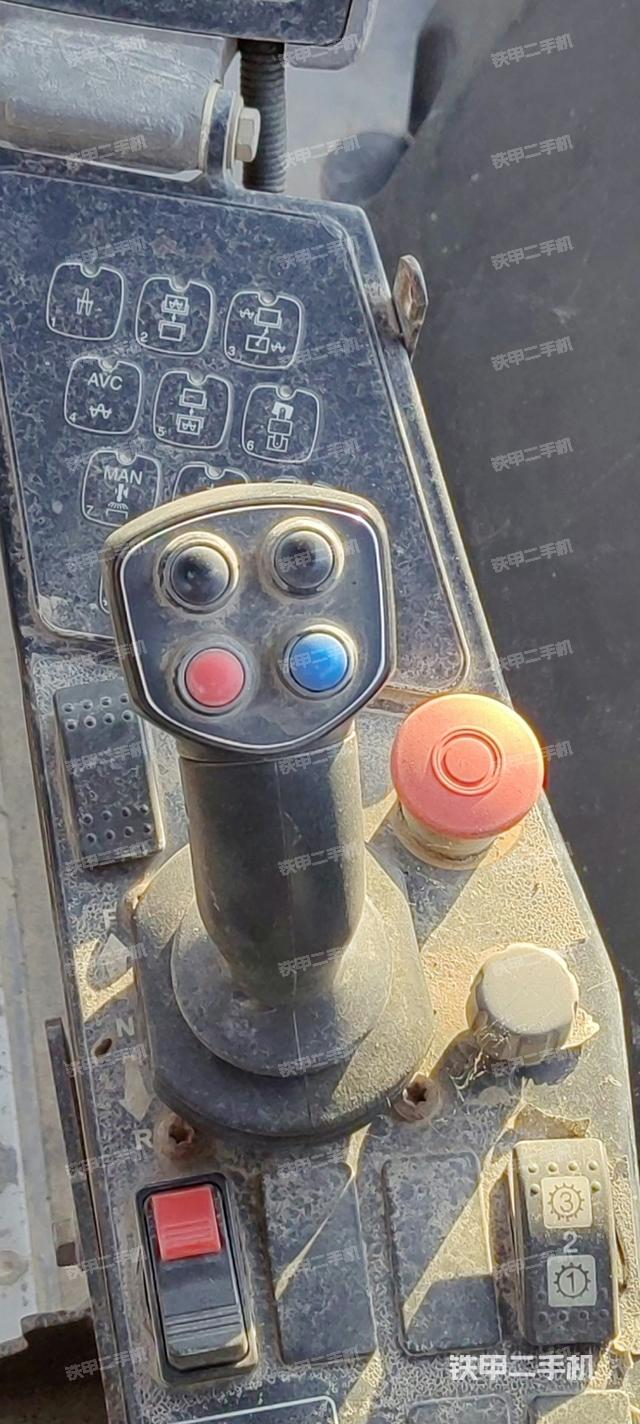 仪表盘全景（压路机驾驶室）