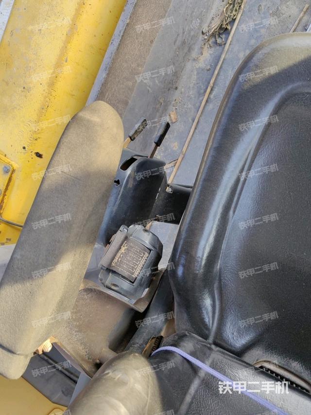 驾驶室侧向上照全景（压路机驾驶室）