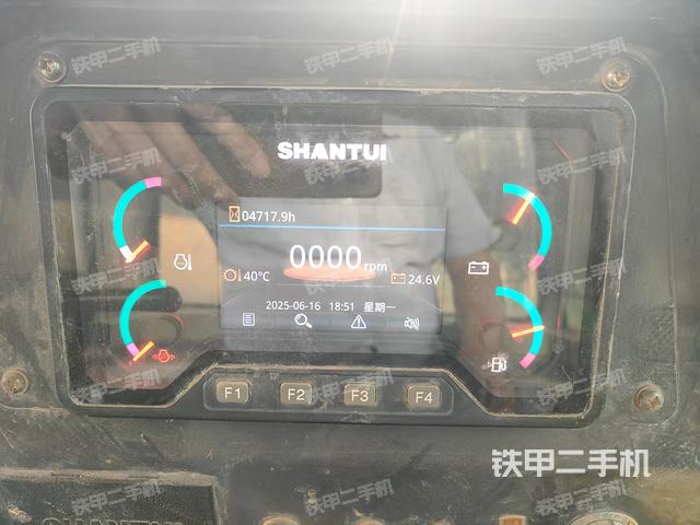 整机右侧(设备外观及核心部件) 整机右侧(设备外观及核心部件)