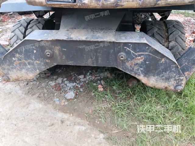 转盘和下车架正前（工作和回转装置）