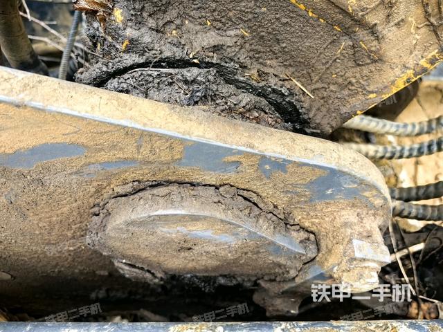 大臂根部 斜视(工作和回转装置) 大臂根部 斜视(工作和回转装置)