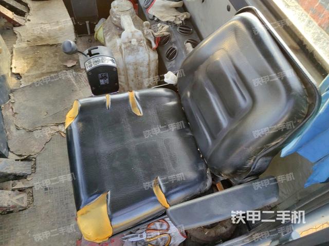 后玻璃角标（压路机驾驶室）