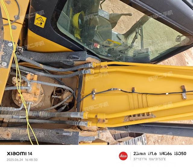 驾驶室顶部(整机外观) 驾驶室顶部(整机外观)