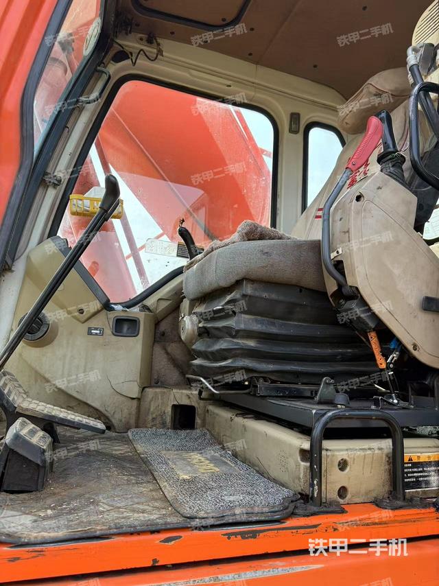 驾驶室整体(整机外观) 驾驶室整体(整机外观)