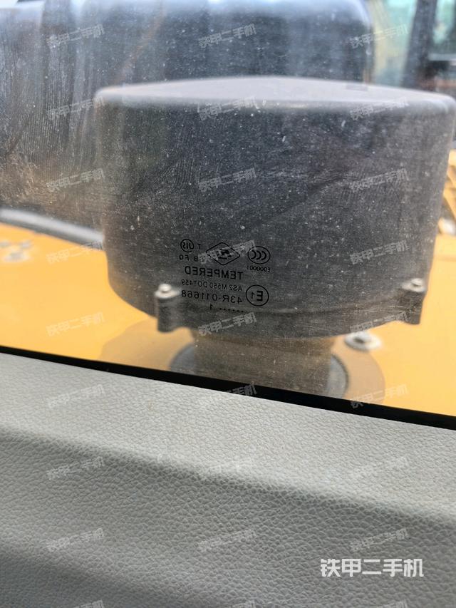 座椅右侧控制台/钥匙门/油门/含右手柄(驾驶室部分) 座椅右侧控制台/钥匙门/油门/含右手柄(驾驶室部分)