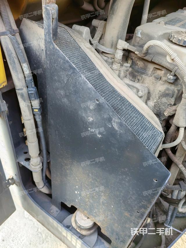 散热器全景（压路机发动机舱）