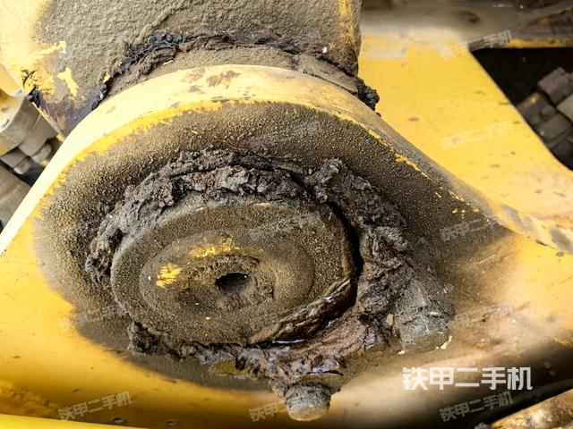 大臂根部 斜视(工作和回转装置) 大臂根部 斜视(工作和回转装置)