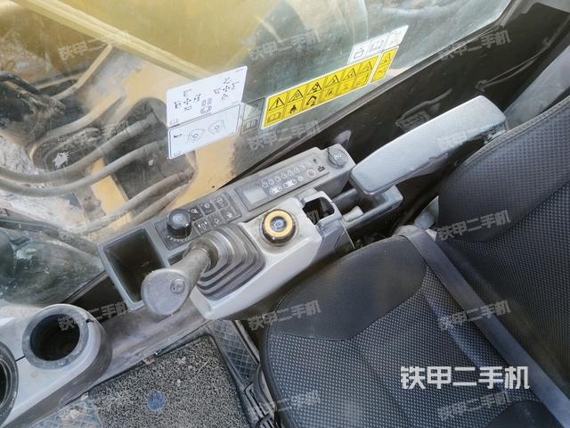 座椅左侧控制台/音响/含左手柄(驾驶室部分) 座椅左侧控制台/音响/含左手柄(驾驶室部分)
