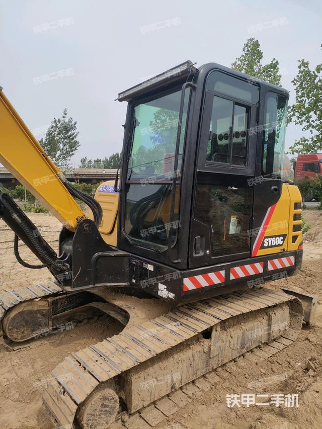 驾驶室整体(整机外观) 驾驶室整体(整机外观)