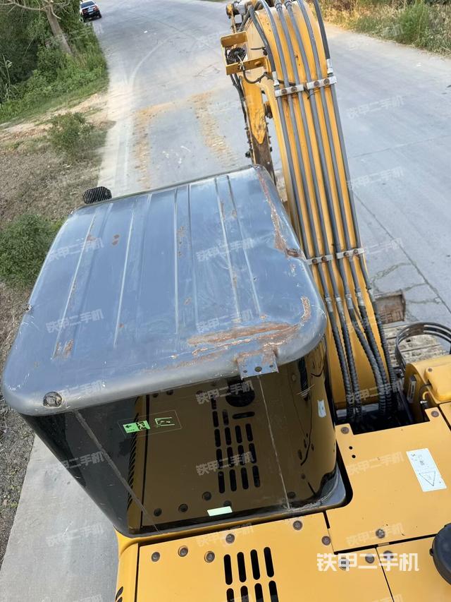 驾驶室顶部（整机外观）