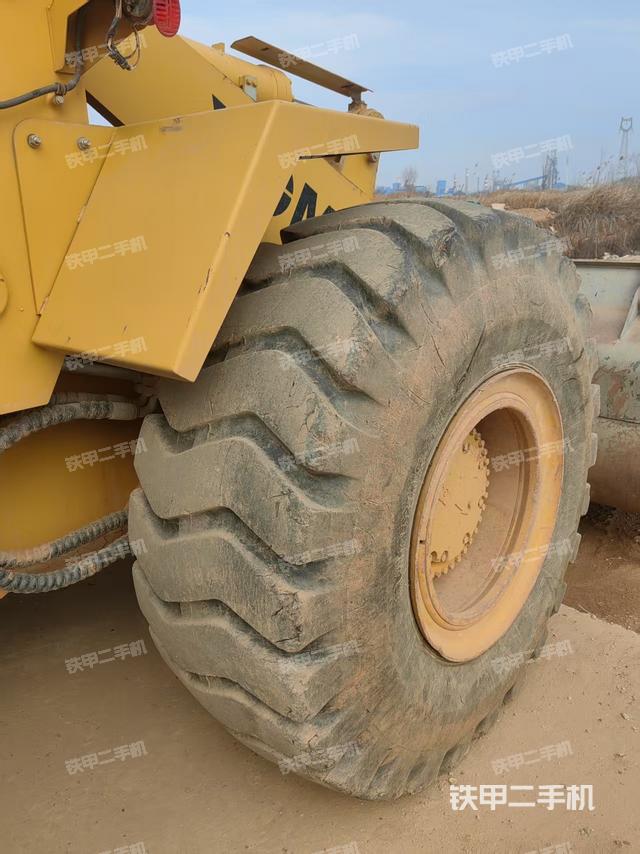 右前轮（行走机构）