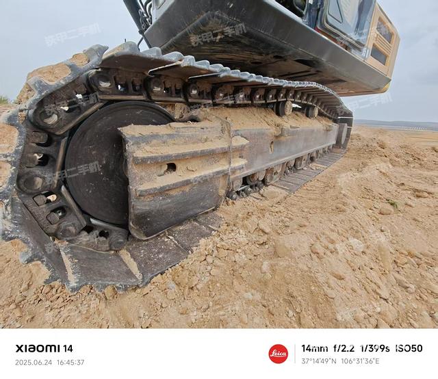 单侧履带整体(整机外观) 单侧履带整体(整机外观)