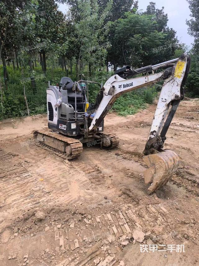 驾驶室顶部(整机外观) 驾驶室顶部(整机外观)