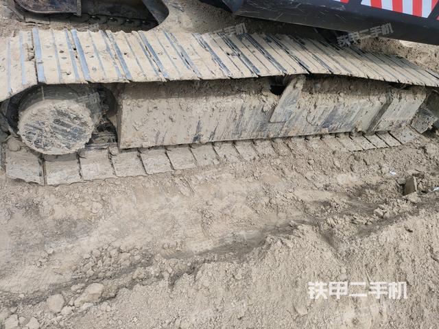 单侧履带整体(整机外观) 单侧履带整体(整机外观)