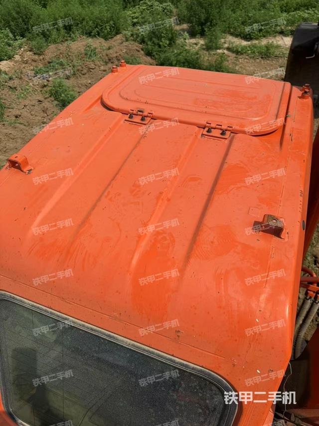 驾驶室顶部(整机外观) 驾驶室顶部(整机外观)