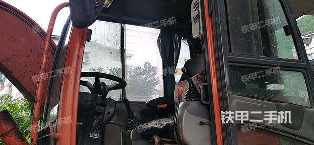 驾驶室整体(整机外观) 驾驶室整体(整机外观)