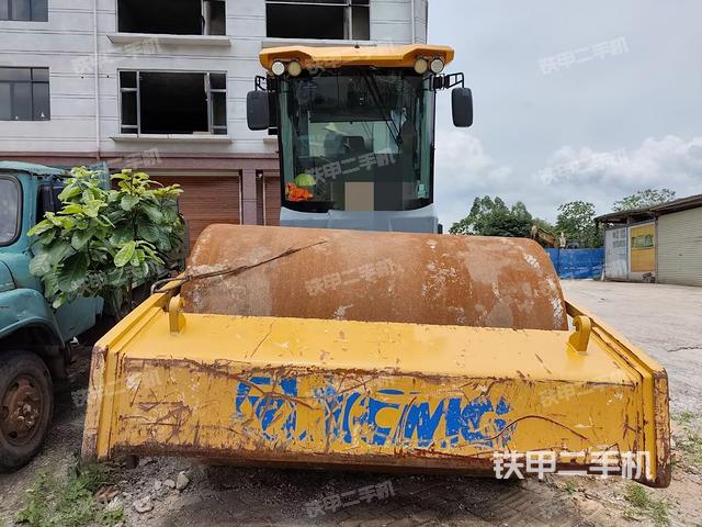 正左側(cè)（壓路機整機外觀）