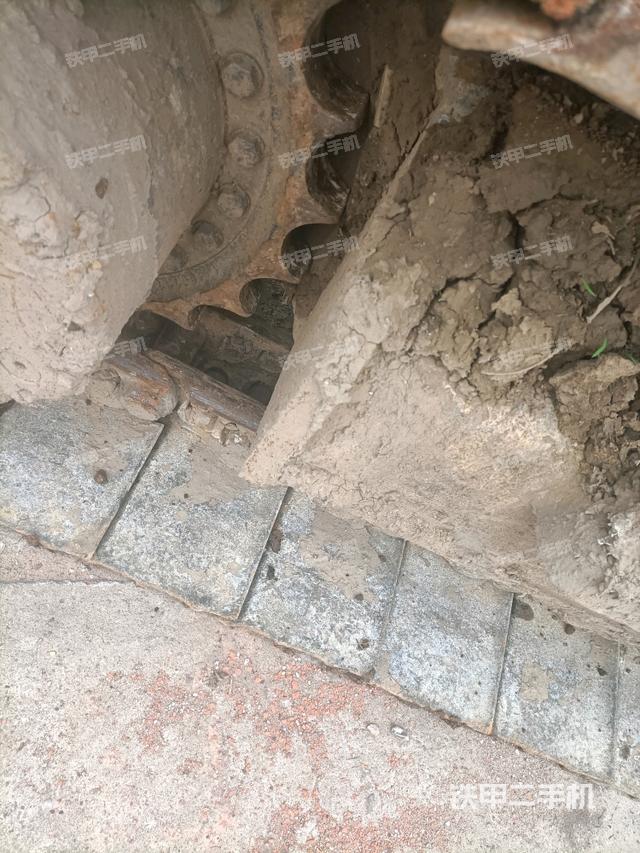 右驅(qū)動輪（行走機構(gòu)）