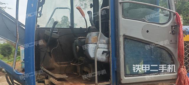 驾驶室整体(整机外观) 驾驶室整体(整机外观)