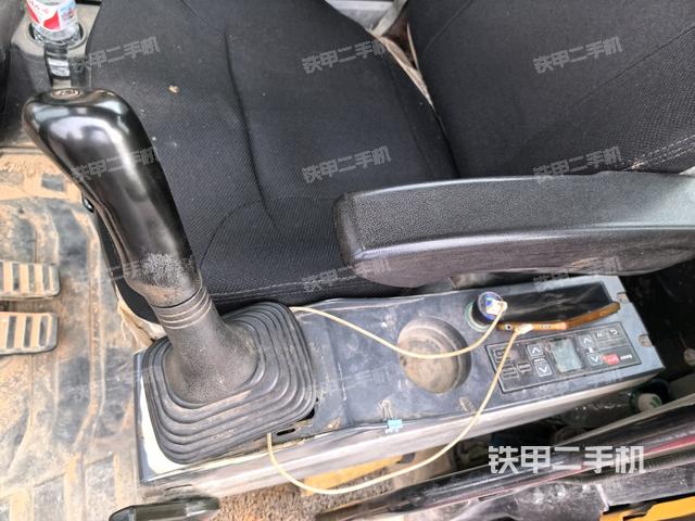 后窗玻璃角标(驾驶室部分) 后窗玻璃角标(驾驶室部分)