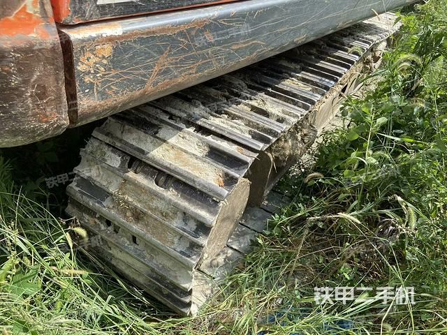 单侧履带整体(整机外观) 单侧履带整体(整机外观)