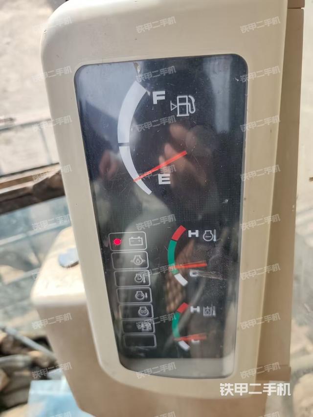 座椅左侧控制台/音响/含左手柄（驾驶室部分）