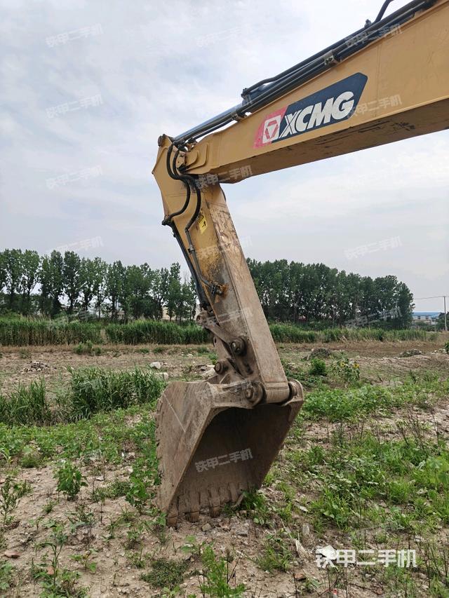 小臂整体左后(工作和回转装置) 小臂整体左后(工作和回转装置)
