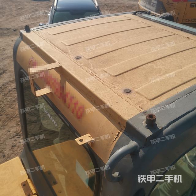 驾驶室顶部（整机外观）