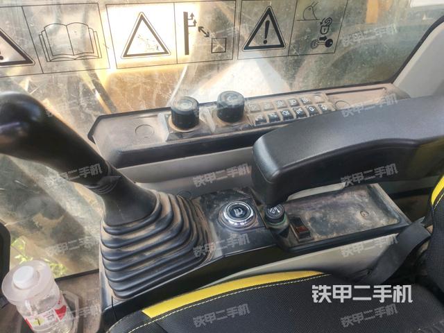 座椅右側(cè)控制臺/鑰匙門/油門/含右手柄（駕駛室部分）