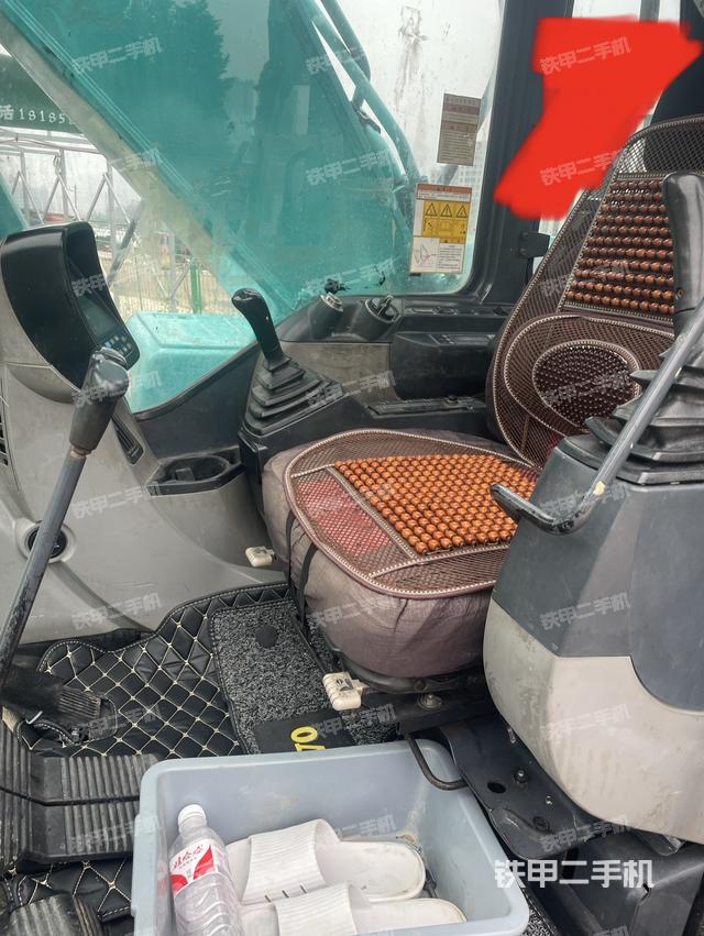 驾驶室整体(整机外观) 驾驶室整体(整机外观)